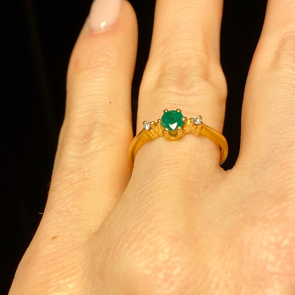 14K Gold Emerald and Diamond Ring 💍 - Picture 3 of 7